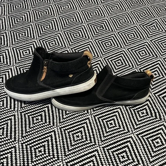 Sperry Black Ankle Boots with Tan Accents - Picture 1 of 8